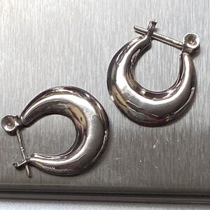 L-17: Puffed High Polished Hoop WG tone earrings- 3/4”- like new -hypoallergenic
